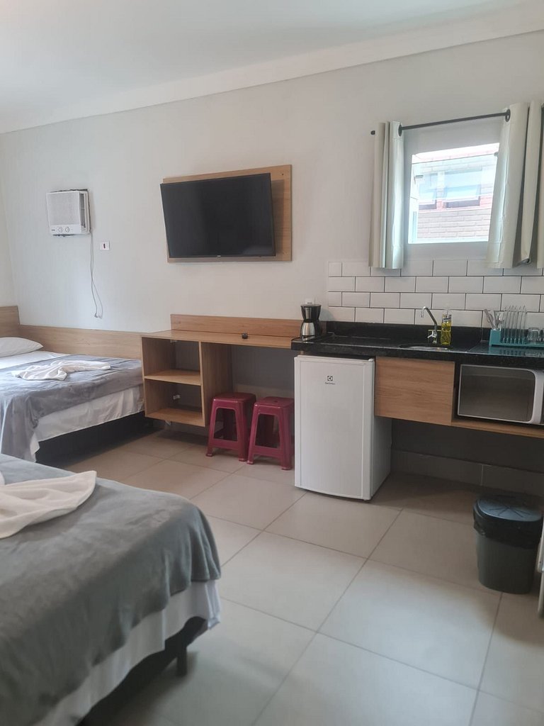 Kitnet 8 em Pousada com Piscina na Enseada