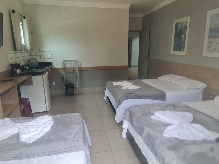 Kitnet 8 em Pousada com Piscina na Enseada