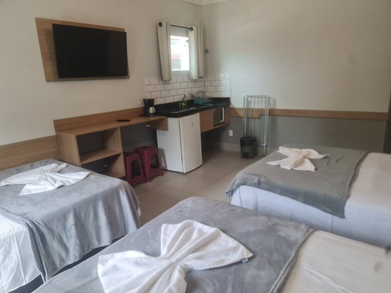 Kitnet 8 em Pousada com Piscina na Enseada