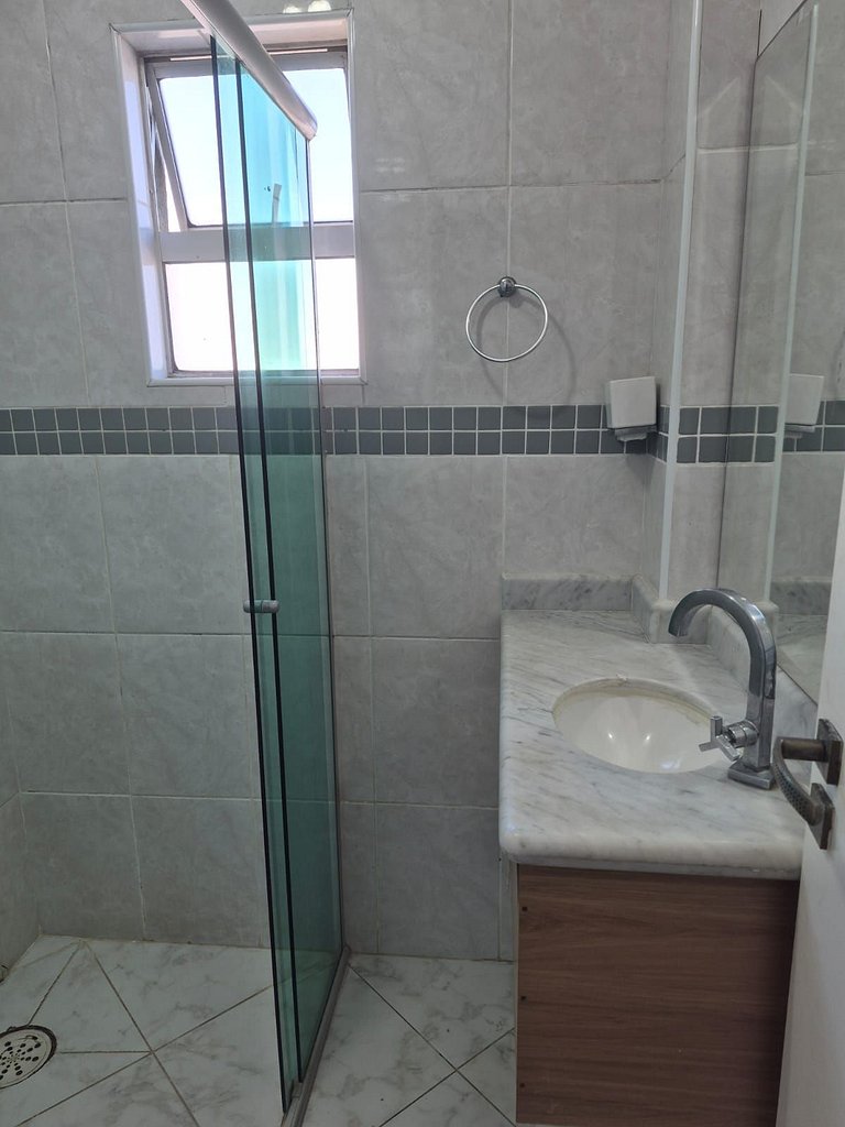 Cobertura de 3 quartos com hidromassagem e vista do por-do-s